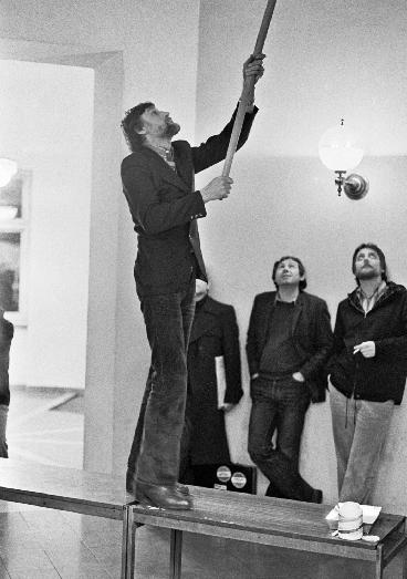 Stano Filko, Anti-performance, 27 March 1980, Galerija SKC, Belgrade, Ješa Denegri in the middl ...