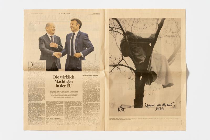 Petr Štembera, Sleeping in a tree / Spaní na stromě, 1975, Der Standard, 6 June 2024